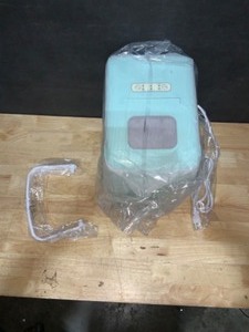 IGLOO 26 lb. Portable Countertop Ice Maker in Aqua. See Pictures