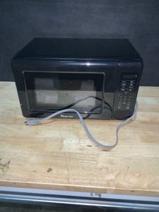 Magic Chef 0.7 cu. ft. Countertop Microwave in Black with Gray Cavity. See Pictures