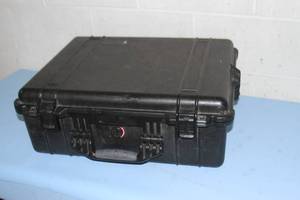 lot 8 image: Molded Plastic Hard-Sided Equipment Travel Case