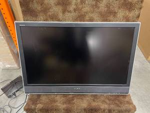 lot 53 image: Sony Bravia V-Series KDL-46V2500 46 1080p LCD Widescreen TV  Television  Display