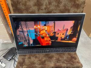 lot 63 image: Sony Bravia V-Series KDL-46V2500 46 1080p LCD Widescreen TV  Television  Display