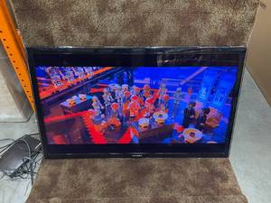 lot 73 image: Samsung UN46D6300 46 LED 1080p Ultra Slim HDTV  Television  Display
