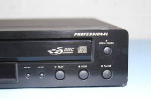 lot 47 image: Marantz Pro Video 5 Disc DVD Player  Changer - Model PMD970