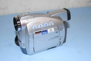 lot 57 image: Canon MiniDV Camcorder with Power Supply & Remote Control