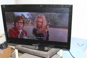 lot 117 image: Samsung LH400DLPLGAZA SyncMaster 40 LCD TV  Television  Display with Tabletop Swivel Stand AND AV Cart