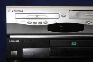 lot 122 image: Miscellaneous Lot of DVD & VHS Combo and Video Players