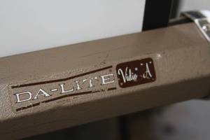 lot 145 image: Vintage Da-Lite Vidio A Tripod Video Projector Screen - 48 Wide Projection Surface