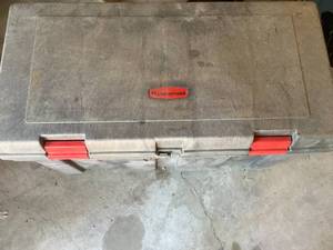 Rubbermaid filled with tools