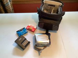 Canon ZR800 Camcorder