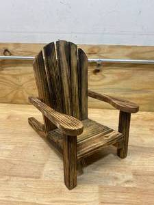lot 116 image: Miniature Adirondack Chair (Decoration)