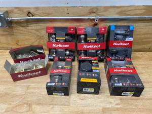 lot 86 image: KWIKSET Lot of Door Locks