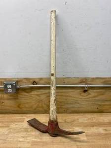 lot 88 image: OLYMPIA TOOLS Pick Axe