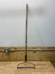 lot 90 image: Garden Rake