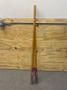 lot 96 image: Post Hole Digger