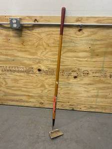 lot 100 image: TRUE TEMPER Garden Hoe