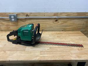 lot 68 image: WEED EATER GHT225 22 25cc Gas Powered Hedge Trimmer