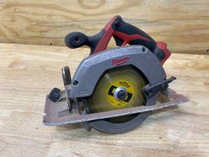 lot 79 image: MILWAUKEE M18 18-Volt Lithium-Ion Cordless 6-12 in. Circular Saw (Tool-Only)