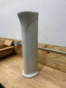 lot 77 image: AMERICAN STANDARD Cadet Pedestal Leg in Linen