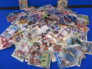 LOT OF FOOTBALL CARDS