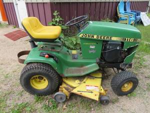 JOHN DEERE 116 HYDROSTATIC RIDING LAWNMOWER