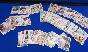 1982 TOPPS FOOTBALL COLLECTABLE CARDS