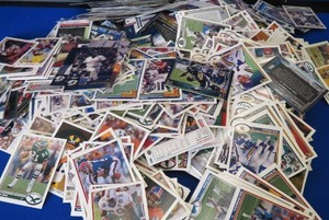 MIX OF FOOTBALL CARDS