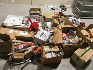 Mix Lot of tools, Locksmiths, Home Decor - Customer Returns - Review all pictures
