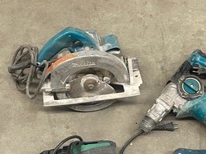 lot 34 image: Lot Of Assorted Makita Power Tools, DeWalt Battery & Chargers, Etc