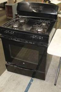 lot 904 image: Household Gas 4-Burner Range