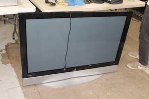 lot 908 image: Vizio Flatscreen TV 50