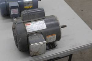 lot 911 image: Dayton 6K562BA Industrial Electric Motor