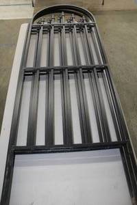 lot 918 image: Lot of (5) Metal Garden Arches