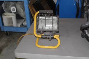 lot 951 image: Shop Work Light