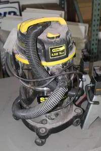 lot 952 image: Stanley 5-Gallon 4.5 hp Shop Vacuum