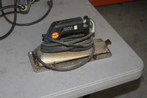 lot 956 image: Crain Cutter #900 Heat Bond Iron