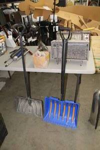 lot 966 image: Lot of (2) Snow Shovels