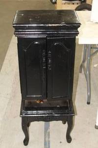 lot 974 image: Jewelry Armoire