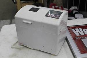 lot 976 image: Sunbeam-Oster 4810-1 Household Automatic Breadmaker