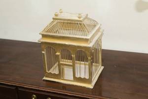 lot 988 image: Metal Bird Cage
