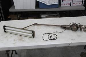 lot 997 image: Metal Table-Mount Work Light
