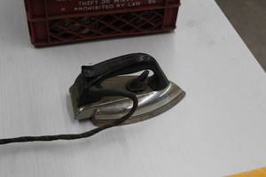 lot 999 image: Vintage Westinghouse Iron