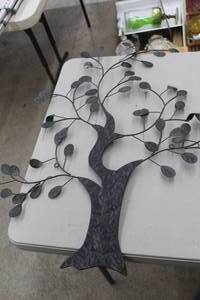 lot 1009 image: Tree Metal Wall Dcor
