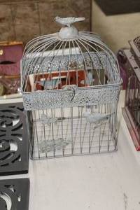 lot 1011 image: Metal Bird Cage