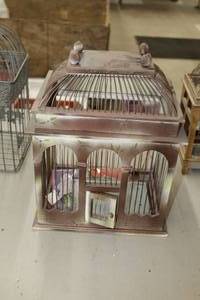 lot 1012 image: Metal Bird Cage