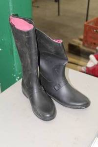 lot 1015 image: Ladies Rubber Boots Size 7