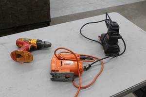 lot 1017 image: Lot of (3) Black & Decker Jig Saw, Craftsman Sander 315.11631, DeWalt DW959 18V Cordless Drill Power Tools