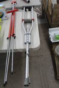 lot 1018 image: Lot of (1 Pair) Aluminum Crutches