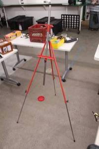 lot 1019 image: Metal Easel