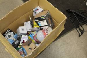 lot 1022 image: Lot of (1 Box) Light Bulbs