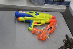 lot 1056 image: Lot of (2) Water Guns